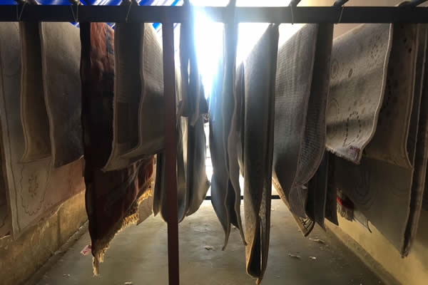Berat Halı Yıkana